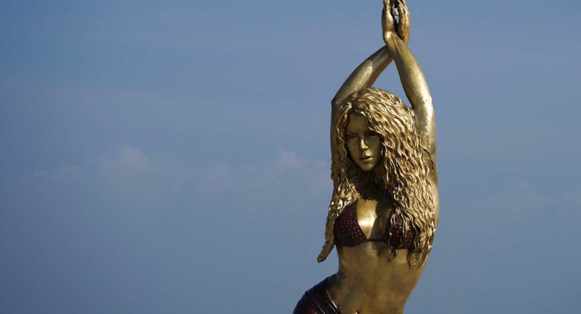 تمثال لشاكيرا في مدينة بارانكيا مسقط رأسها في كولومبيا