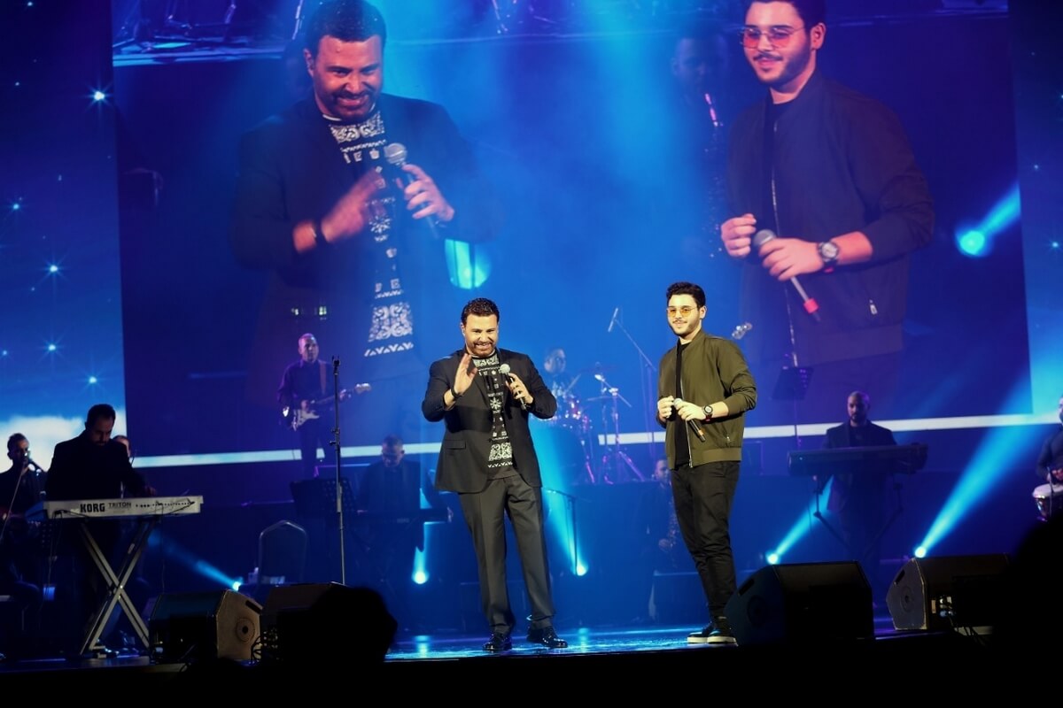 عاصي الحلّاني يُقدِّم حفلاً لبنانياً مميّزاً ضمن مهرجان الفجيرة الدولي للفنون بحضور نجله