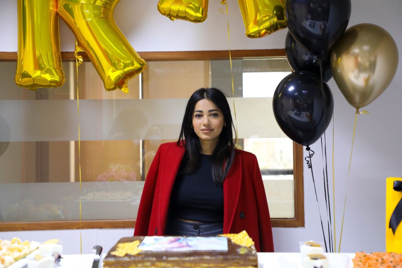 رحمة رياض تحتفل بعيد ميلادها مع عائلتها الثانية