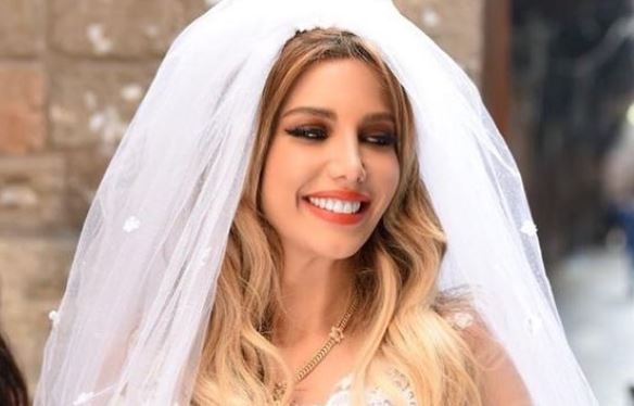 دانا حلبي تكشف موعد زفافها بشكل مُفاجِئ!