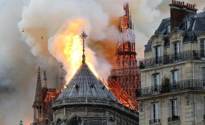 النيران تلتهم كاتدرائيّة Notre-Dame de Paris الشهيرة في باريس!